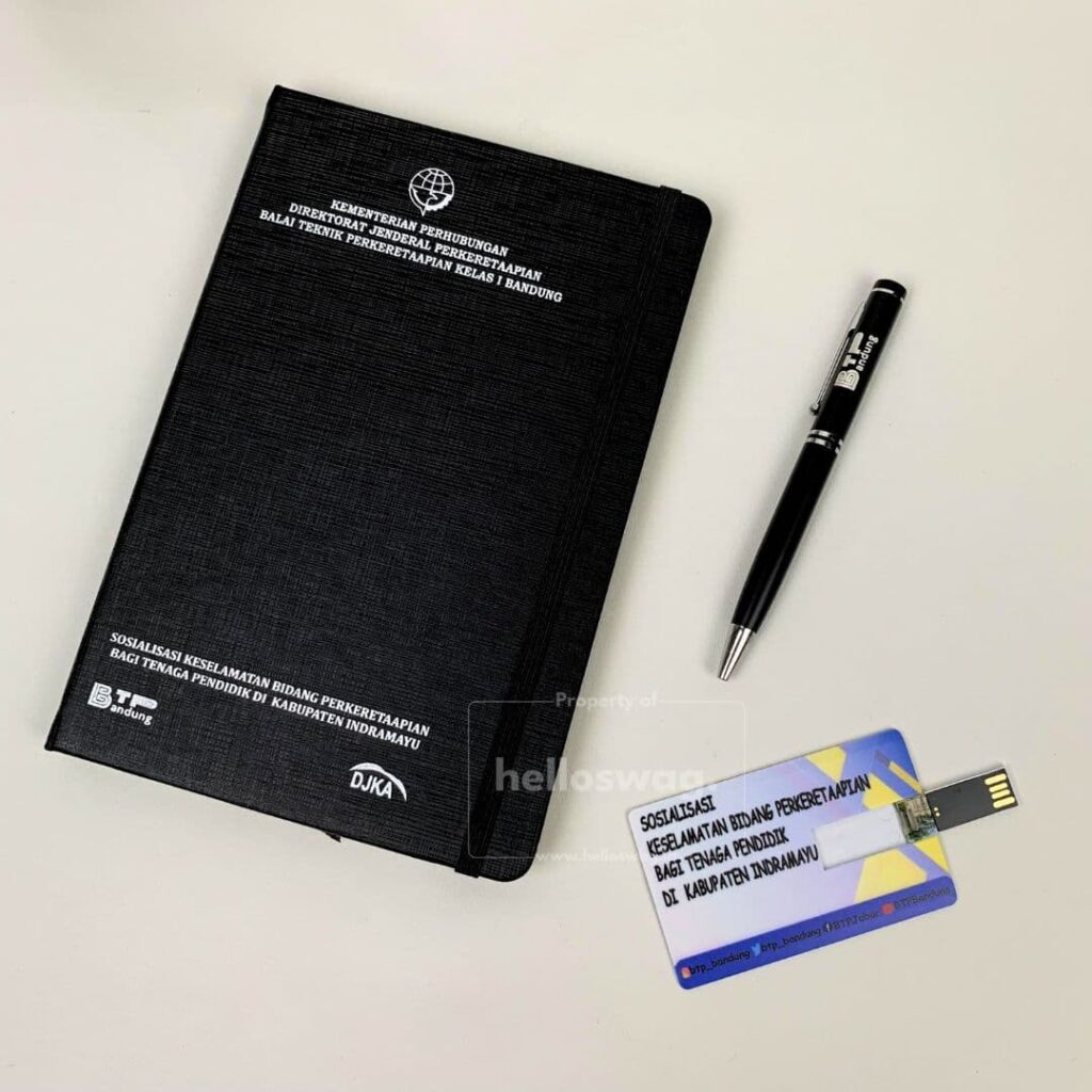 Gift Set 3 Item Dengan Hardbox Berisi Buku Agenda Flashdisk Kartu dan Pulpen Stainless Custom Desain dan Logo 1