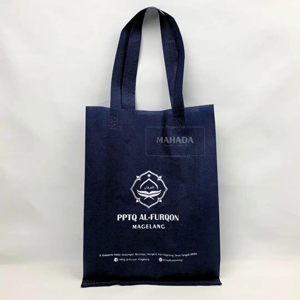 seminar kit 5 berisi goodiebag dengan logo